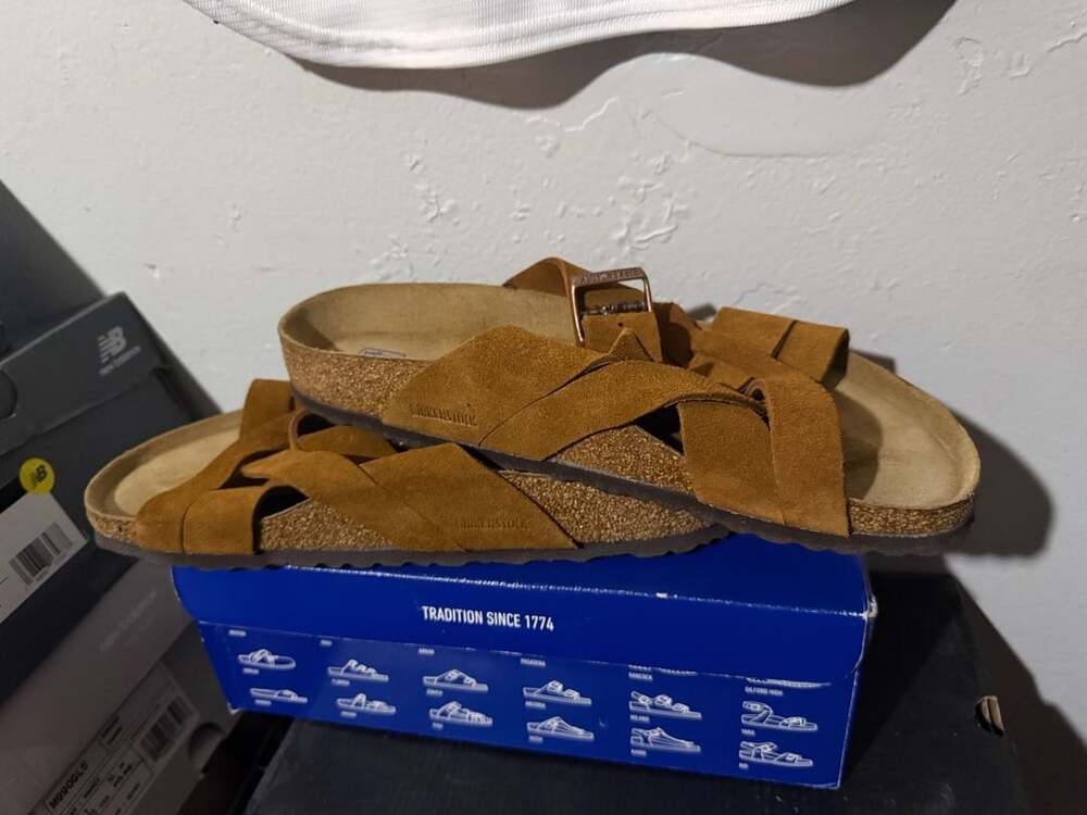 Birkenstock Lugano Soft Footbed Suede Leather Sandals Men’s 11 
Brand New